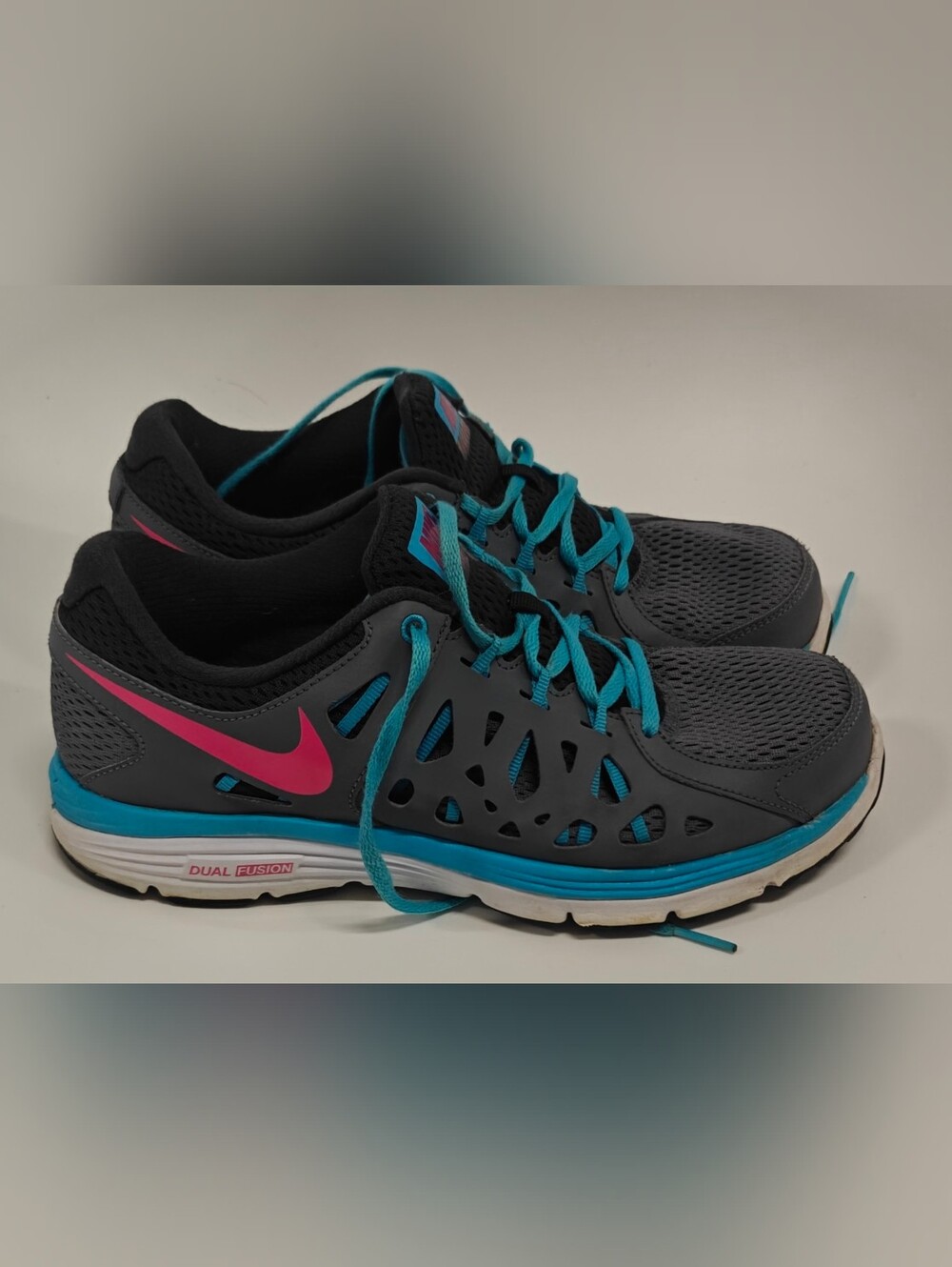 Nike Dual Fusion Run 2 Women’s Size 9 Running Sneakers Athletic Training Shoes